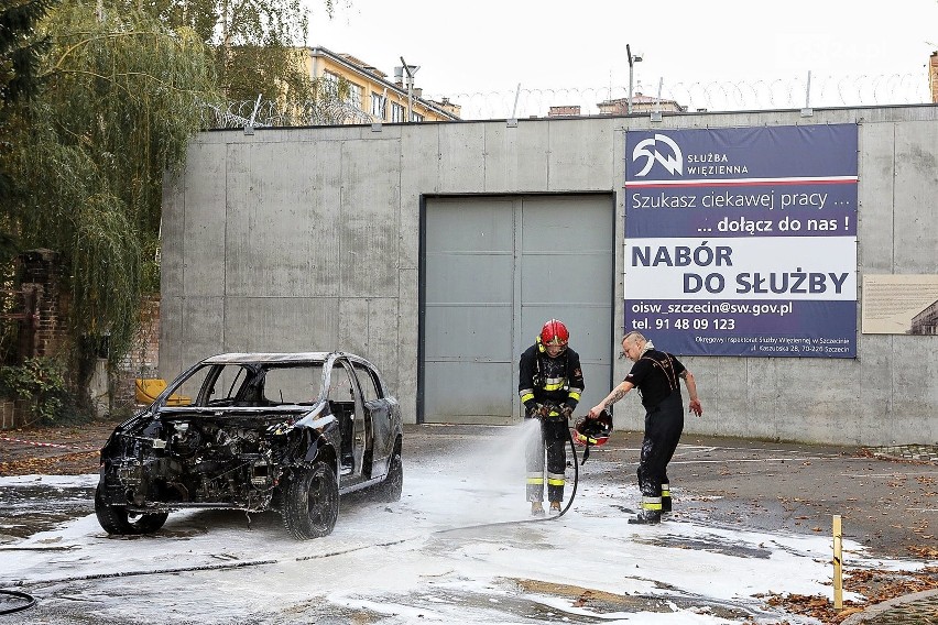 Atak terrorystów na areszt przy Kaszubskiej w Szczecinie? Spokojnie, to tylko ćwiczenia [ZDJĘCIA]