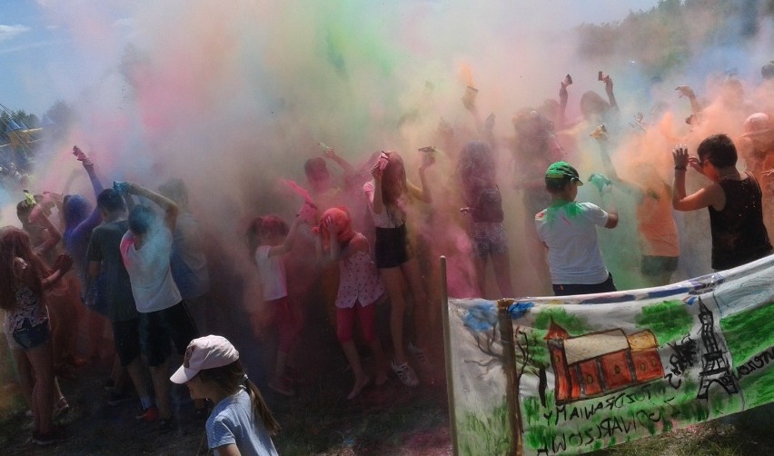 Dzień Dziecka w Gowarczowie pełen kolorów. Festyn odbywał się przy szkole