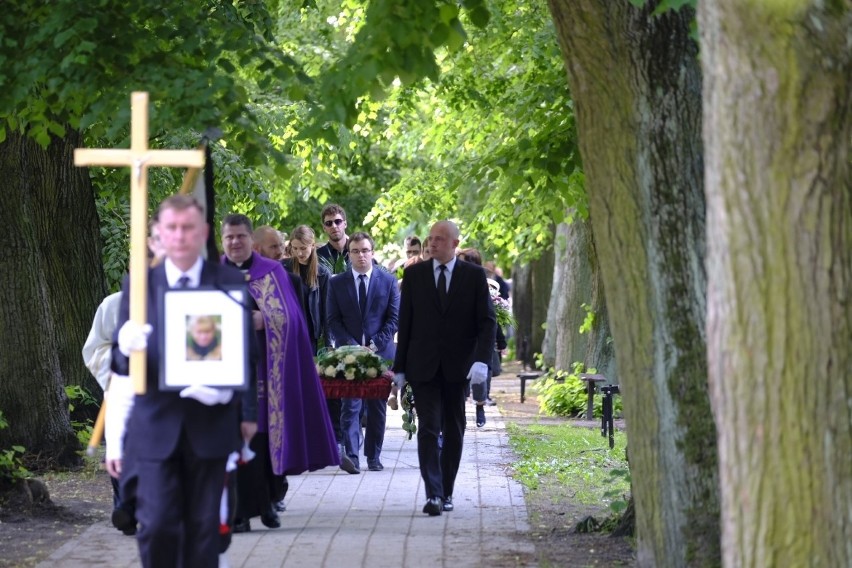 Anitę Nowak pochowano w piątek na cmentarzu przy ul....