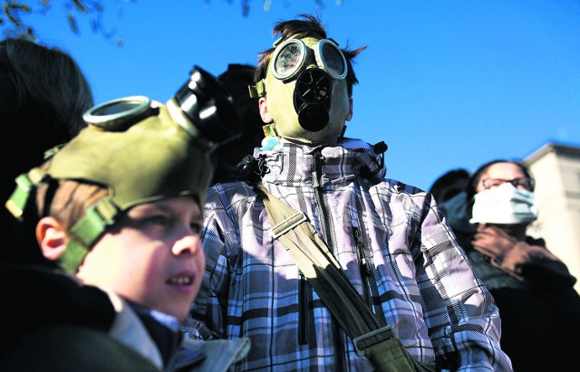 W kontekście smogu sporo mówi się o problemach Krakowa, ale jak pokazują wyniki badań miasta w woj. śląskim są o wiele bardziej narażone na smog. Zobacz dane z nocy z 9 na 10 stycznia 2016 KLIKNIJ W KOLEJNE ZDJĘCIE I POZNAJ WYNIKI