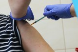 Dr Konstanty Szułdrzyński: Rekomendacja EMA co do trzeciej dawki szczepionki jest niepełna
