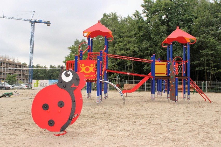 Kraków. Deweloper zbudował plac zabaw i wpuszcza tam wszystkie dzieci [ZDJĘCIA]