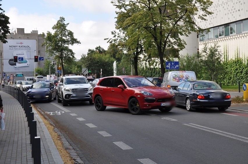 Gigantyczne korki wokół Dworca Głównego przez remont Hubskiej i Pułaskiego. Miasto: "Mieszkańcy muszą się przyzwyczaić"