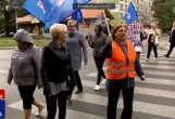 Protest pracowników łódzkich DPS-ów. Blokowali ruch na przejściach dla pieszych, tworzyły się gigantyczne korki