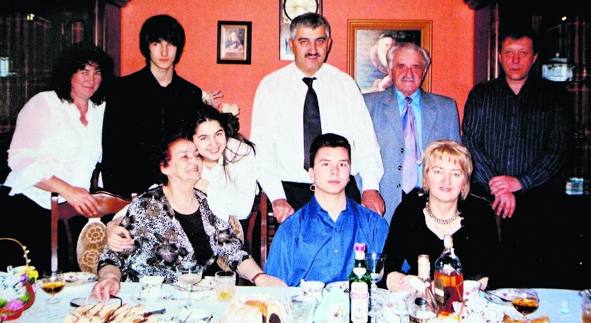 Rodzina Sobaniów. Siedzą od lewej: Malwina Sobaniowa z...