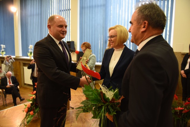 Pani Halina Murawska po raz pierwszy w historii zdobyła tytuł "Kujawsko-Pomorskiego Lidera Edukacji". Pani Halina Murawska naucza w zespole szkół w Osielsku.