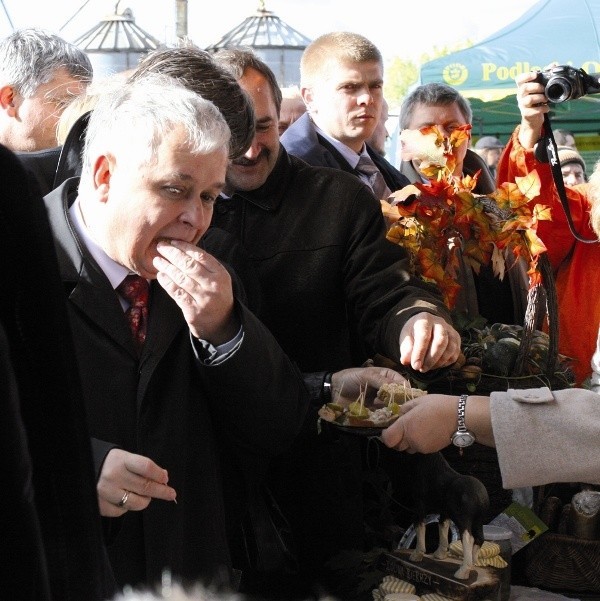 Podczas sobotniej wizyty na Podlasiu prezydent Lech Kaczyński gościł m.in.  na targach ogrodniczych w Szepietowie, gdzie smakował podlaskie rarytasy