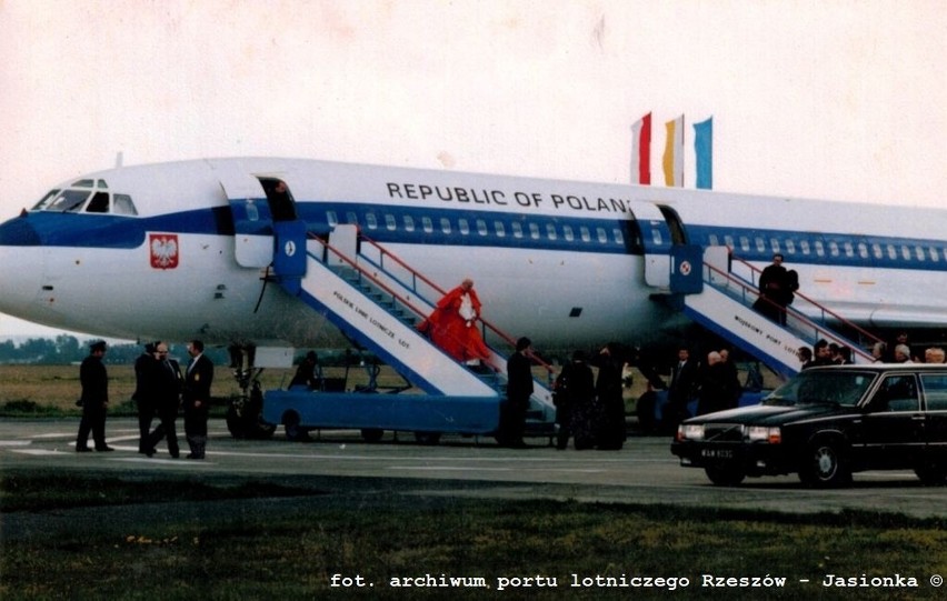2 czerwca mija 31 lat, od kiedy Jan Paweł II odwiedził Rzeszów i lądował na lotnisku w Jasionce [ZDJĘCIA]