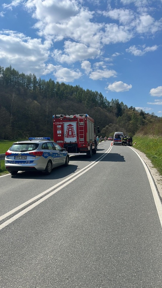 Wypadek w Grodzisku z udziałem motocykla i pojazdu osobowego