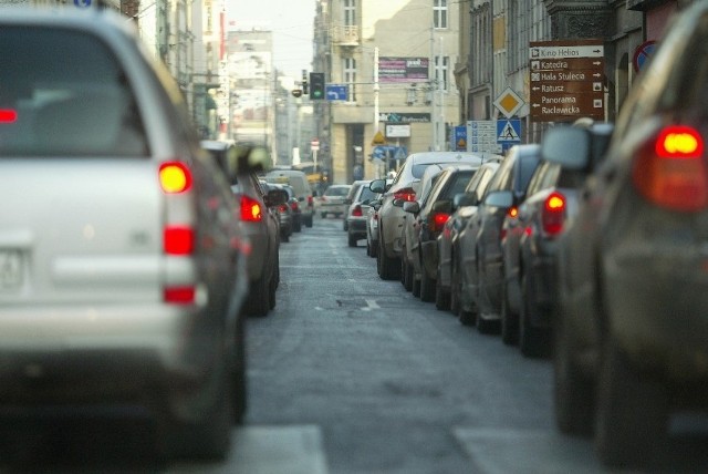 Zobacz na kolejnych zdjęciach, gdzie będziemy jeździć inaczej i ile potrwają utrudnienia. Po galerii poruszaj się za pomocą gestów na smartfonie, strzałek lub myszki