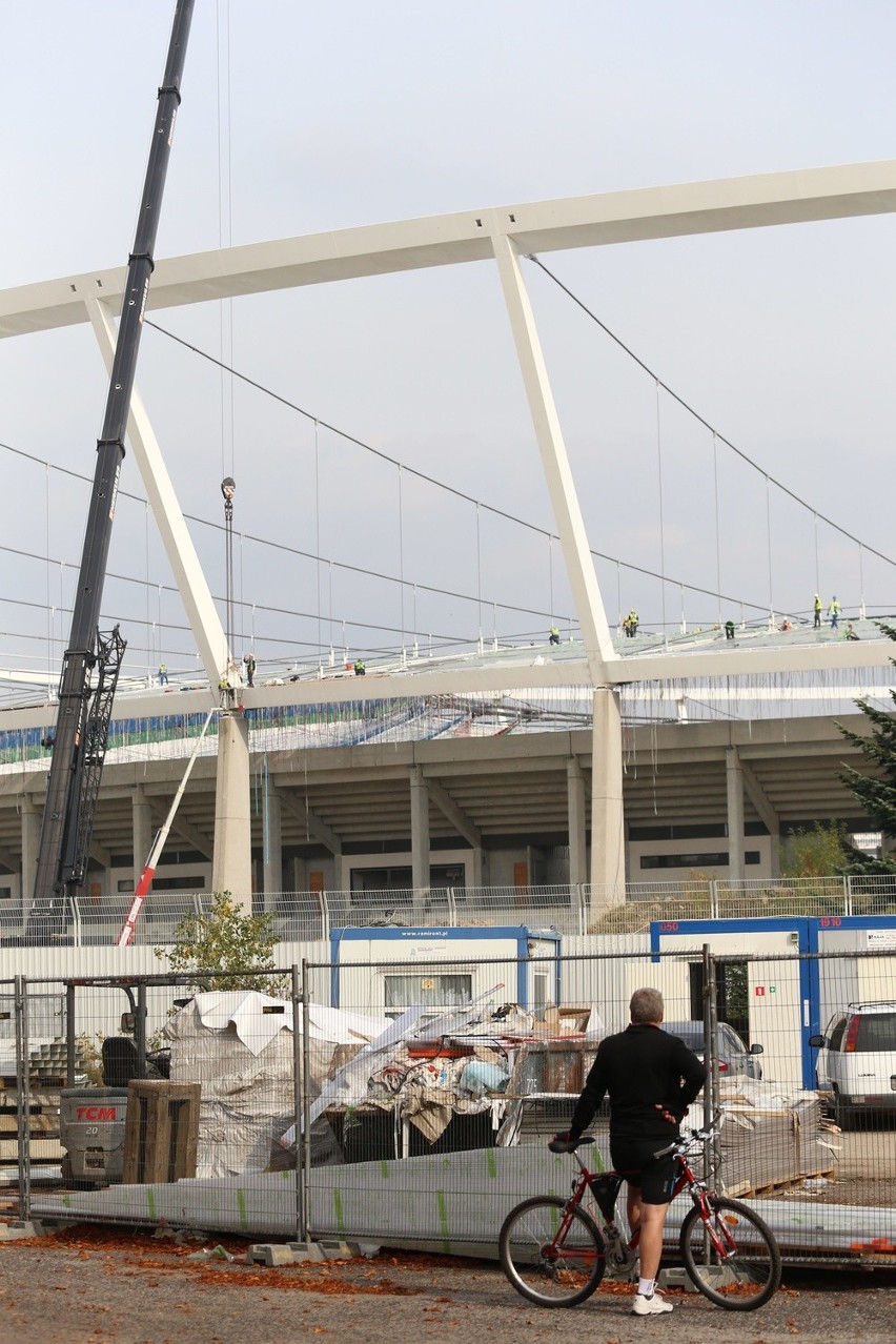 Przykryto już 7 z 40 części (tzw. pól) nowego stadionu