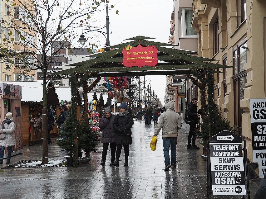 Łódź: Jarmark bożonarodzeniowy na Piotrkowskiej - 27...