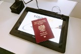 Lotnisko Chopina w Warszawie: paszport tymczasowy wyrobisz w 15 minut. Kto może skorzystać z tej opcji?