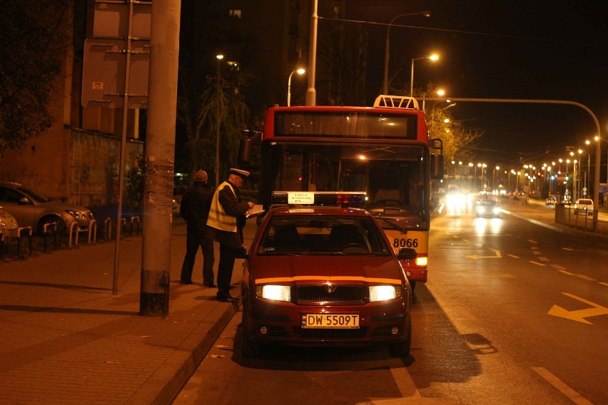 Wrocław, na Wyszyńskiego z przegubowego volvo MPK urwało się...