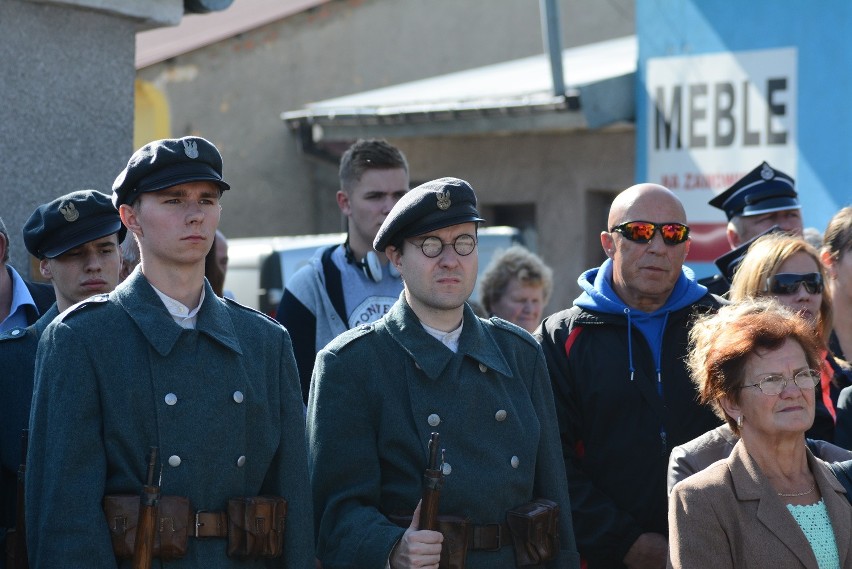 Odsłonięcie pomnika w Ożarowie