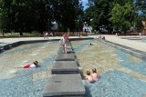 Od maja fontanna na placu Litewskim będzie ogrodzona. "Dosyć już plażowania w centrum miasta"