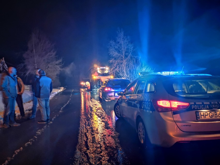 Podhale: Nocny wypadek w Rdzawce. Tir wjechał do rowu