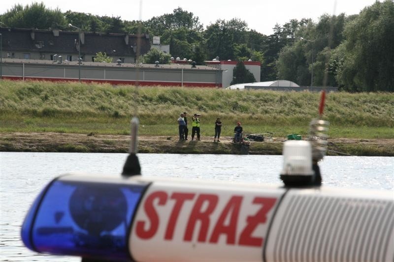 Opole: Straz pozarna szuka topielca, który skoczyl z mostu...