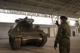 Dwa pojazdy z II wojny światowej - samochód pancerny Fox i niszczyciel czołgów M36 Jackson wróciły po renowacji do Muzeum Broni Pancernej