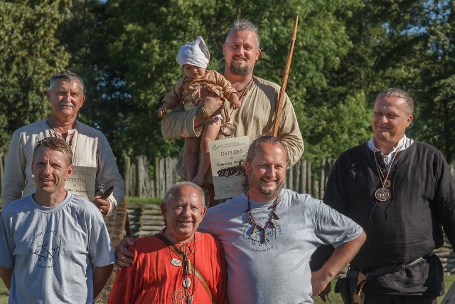 Prawie 140 osób z całej Polski wzięło udział w IX Biskupińskim Turnieju Łuczniczym. Odbył się na terenie Muzeum Archeologicznego.