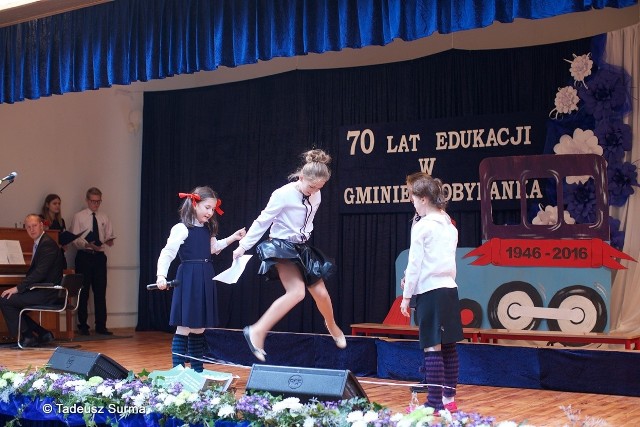 W piątek, w Szkole Podstawowej w Reptowie, odbyła się uroczystość obchodów 70-lecia edukacji w gminie Kobylanka, połączona z 70-leciem Szkoły Podstawowej w Kobylance.