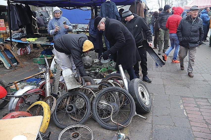 Pierwszy w tym roku Moto Weteran Bazar przyciągnął tłumy. ZDJĘCIA