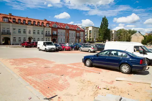 Część parkingu, ta od strony pływalni, jest już gotowa. Na razie nikt nie pobiera tu opłat. Ale to się zmieni. Cała inwestycja potrwa do końca sierpnia.