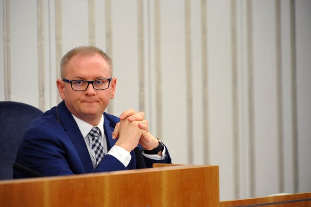 Senator Łukasz Mikołajczyk pomagał skazanemu Piotrowi K.