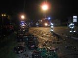 Łodygowice: Wypadek tira. Wypadły z niego butelki po piwie
