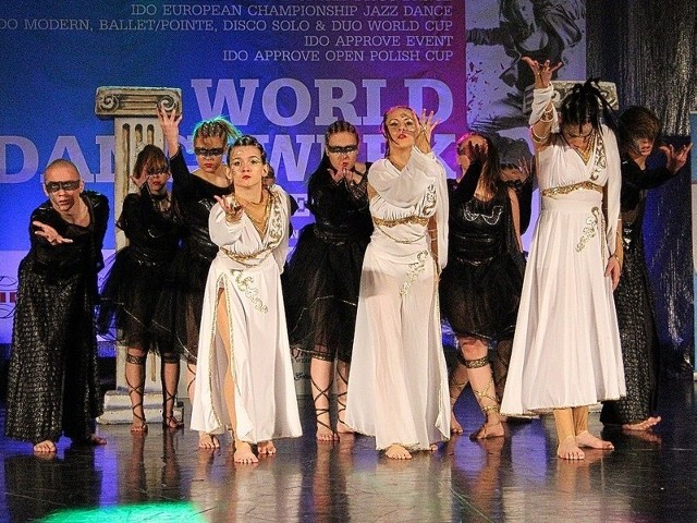 Podczas tanecznego Pucharu Świata w Mikołajkach dwunastoosobowa formacja z zespołu Remix ze Skwierzyny zajęła pierwsze miejsce w Mini Produkcjach Show Dance.