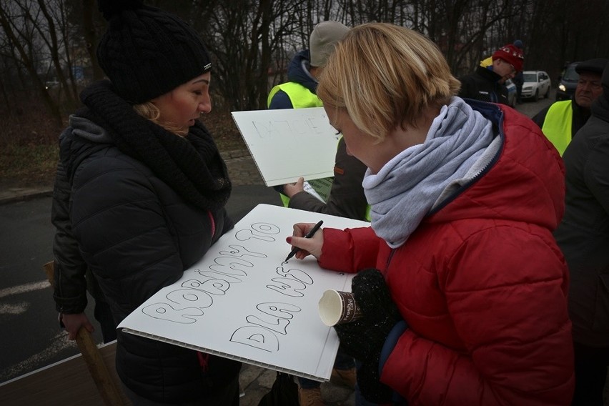 Protest na Swojczyckiej. Droga zablokowana