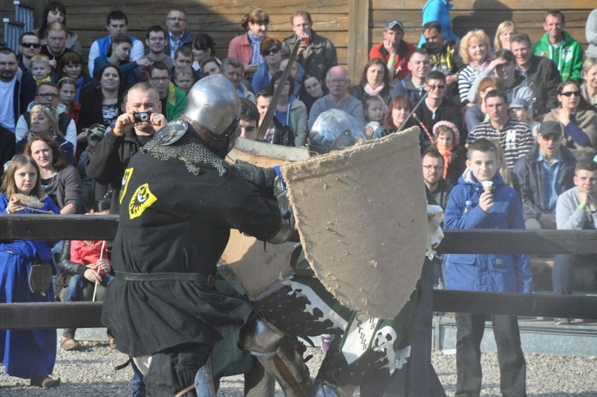 Turniej rycerski w grodzie pod Byczyną.