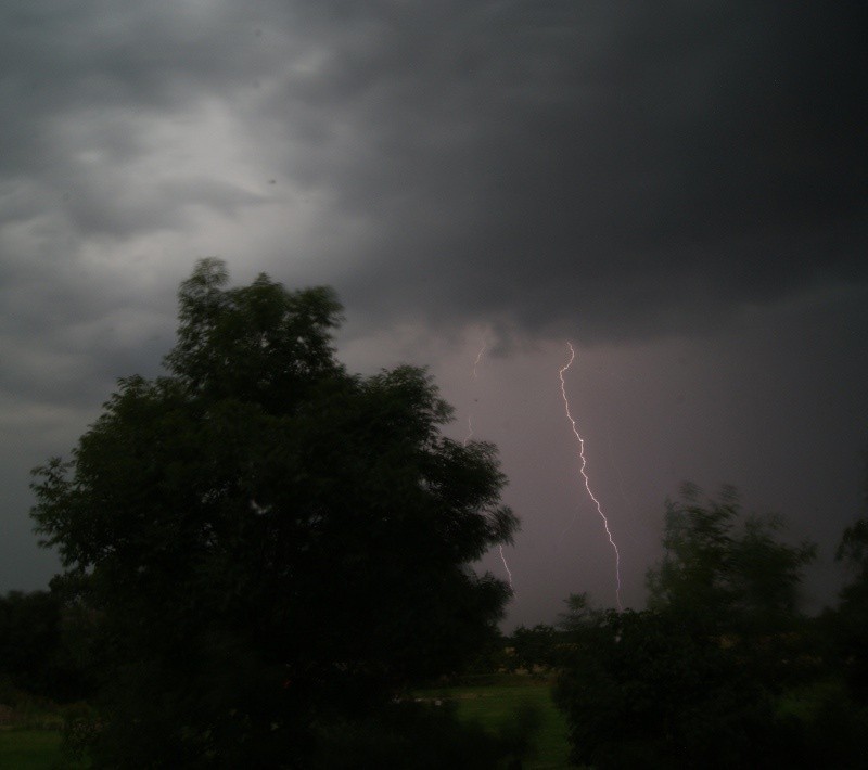 Burza w okolicach Chróścielowa. Zdjecia okolo godziny 5.00...