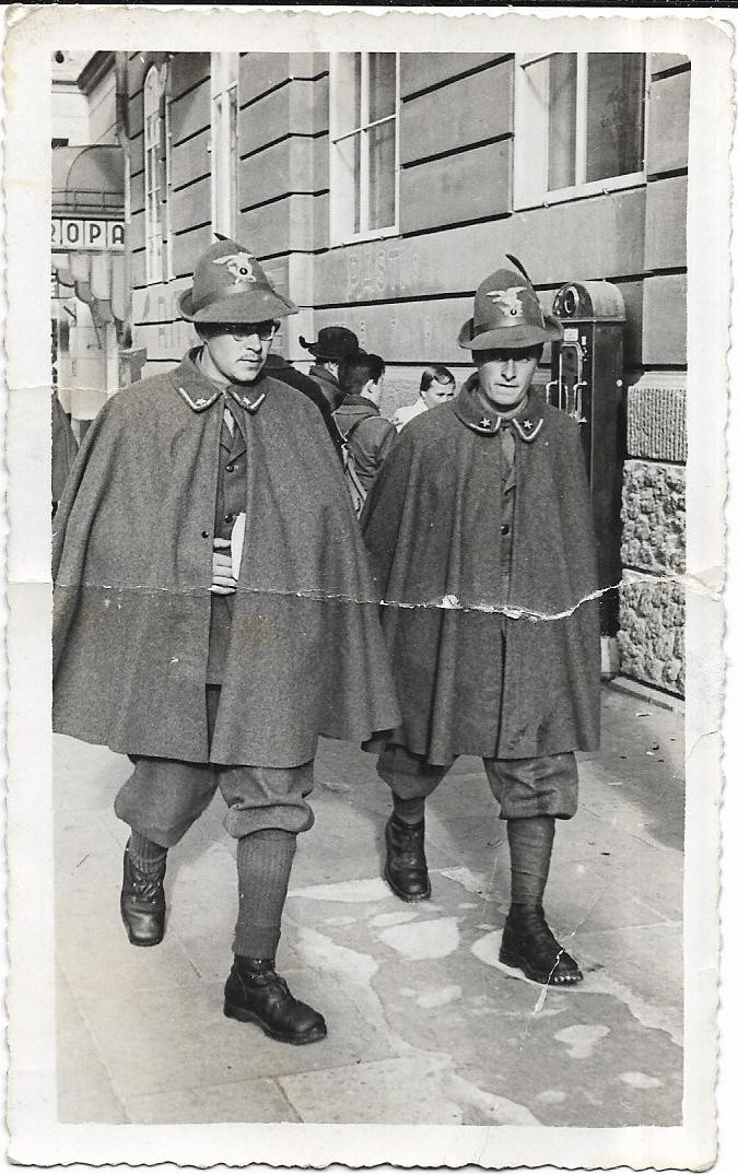 Ezio Micheli (po prawej) w Bassano del Grappa (1942 r.)