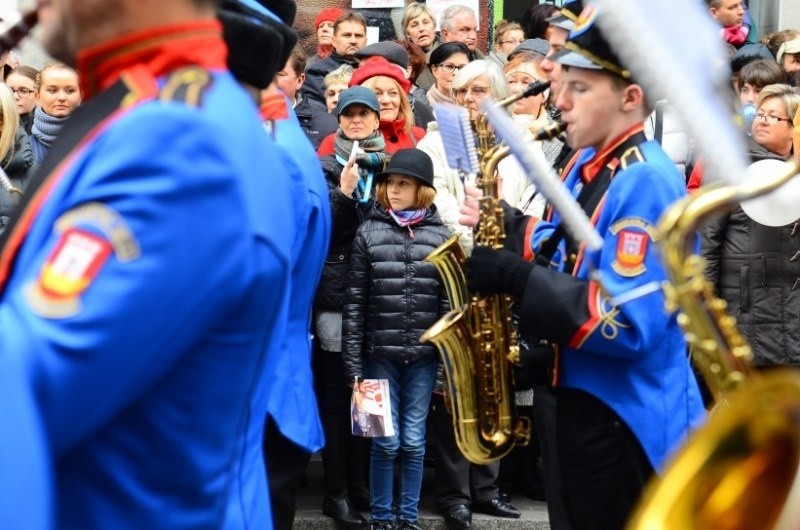 Kolorowa parada przeszła przez centrum miasta. Oglądały ją...