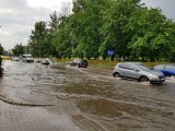 Białystok: Oberwanie chmury. Wielka ulewa przeszła nad miastem. Burza z piorunami, zalane ulice [28.05.2019]