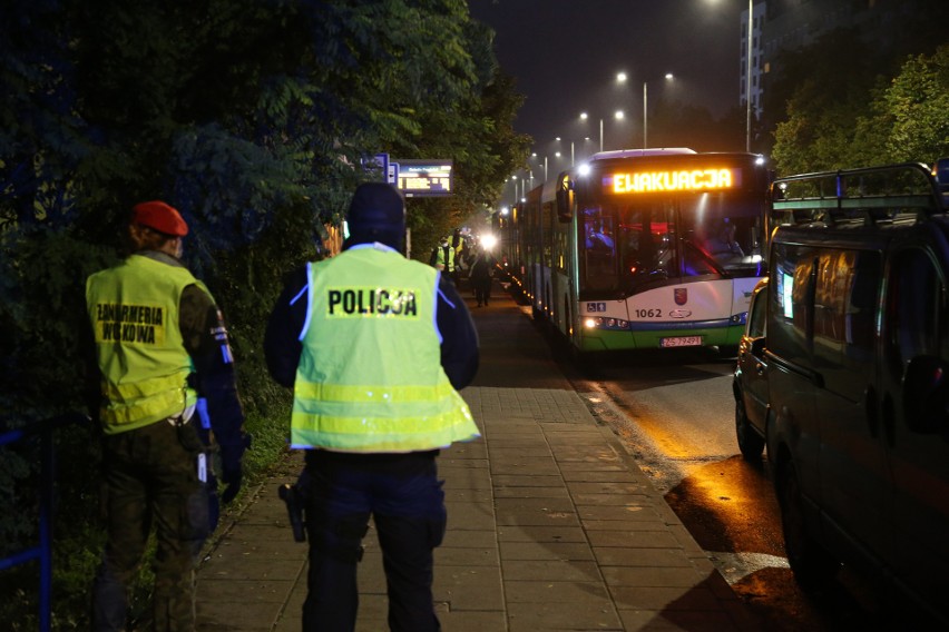 Szczęśliwe zakończenie akcji podnoszenia niewybuchu z ulicy Jodłowej w Szczecinie. To była bomba samozapalająca z II wojny światowej 