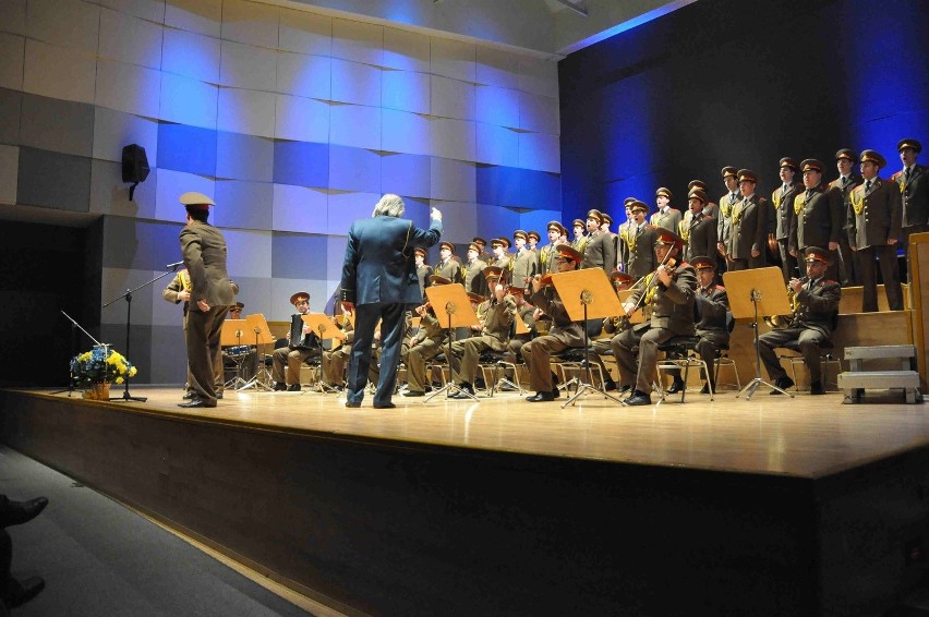 Chór śpiewający sowieckie pieśni wystąpił w Filharmonii Wrocławskiej (ZDJĘCIA)