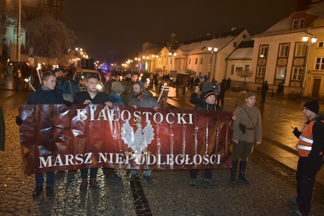 W czwartek ulicami Białegostoku przeszedł VI Białostocki Marsz Niepodległości. Marsz wyruszył o godzinie 17 spod pomnika Marszałka Józefa Piłsudskiego.Hasłem przewodnim tegorocznego Marszu było: „Niepodległość nie jest nam dana raz na zawsze...”. Uczestnicy wznosili okrzyki i śpiewali patriotyczne pieśni. W wydarzeniu brał udział m.in. poseł Kukiz'15 Adam Andruszkiewicz.