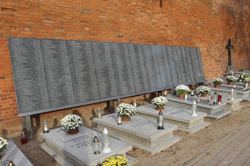 Groby sióstr zakonnych, które posługę sprawowały w Chełmnie