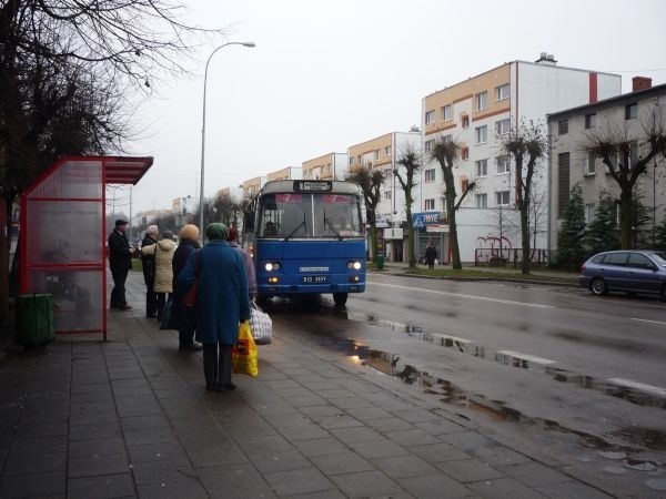 Hajnowskie autobusy miejskie, mimo że wysłużone, codziennie przewożą dziesiątki mieszkańców miasta