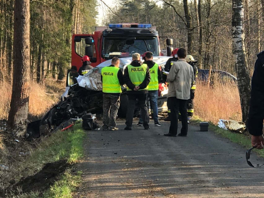 Wypadek w Suchym Borze. Nie żyje 46-letnia kobieta.