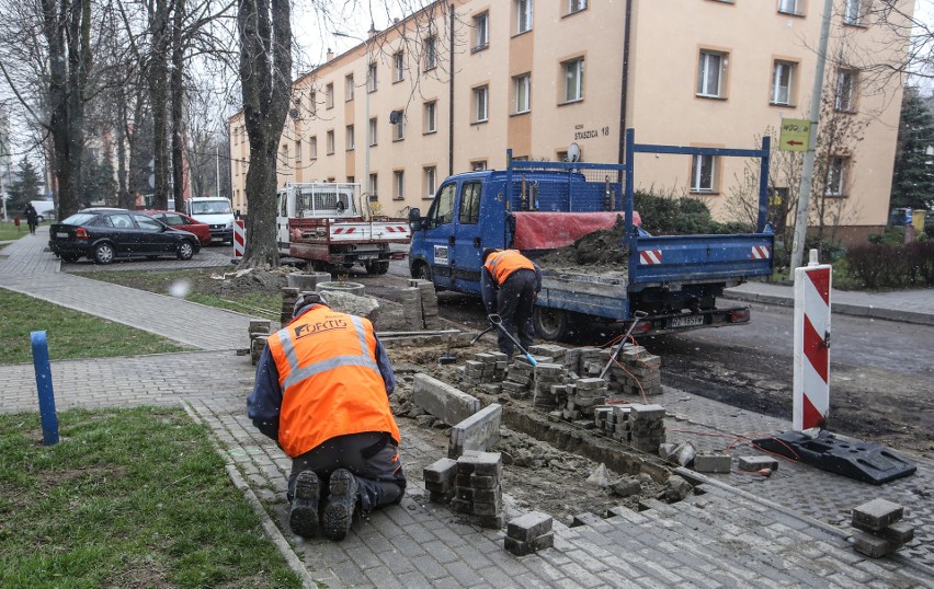 Trwają prace drogowe na ulicy Staszica w Rzeszowie.