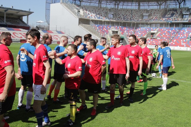 1 proc. dla Śląska. W 2018 roku rzecznicy i dziennikarze rozegrali mecz na Stadionie Górnika w Zabrzu