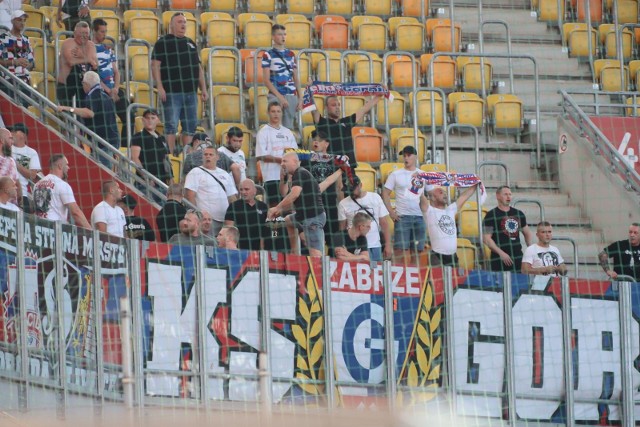 16.08.2021. Kibice Górnika Zabrze na meczu z Jagiellonią w Białymstoku zobaczyli wygraną drużyny trenera Jana Urbana.  Zobacz kolejne zdjęcia. Przesuwaj zdjęcia w prawo - naciśnij strzałkę lub przycisk NASTĘPNE