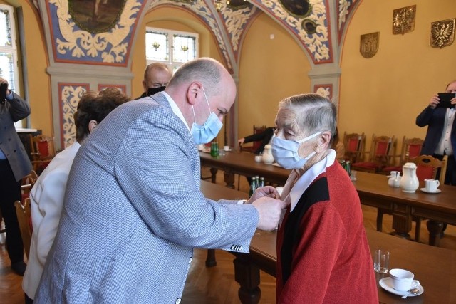 Odznaczenia Honorowych Sybiraków wręczył Maciej Glamowski, prezydent Grudziądza, a gratulowała Róża Lewandowska, jego zastępca