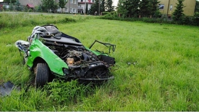 W wypadku sprzed 10 lat w Piławie Dolnej zginęło dwóch młodych mężczyzn. Obrażenia były tak poważne, a auto tak zniszczone, że nie wiadomo było, kto kierował. Dziś skazano za to 33-letniego Kamila Ch.