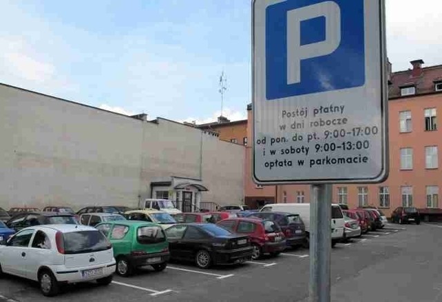 Za parkingi w Żorach będzie można zapłacić aplikacją.
