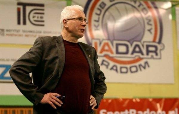 55-letni Jacek Skrok jako zawodnik był dwukrotnym mistrzem Polski z Legią Warszawa prowadzoną przez Huberta Wagnera. Jako trener zdobył m. in. w 2006 roku Puchar Polski z siatkarkami BKS-u Bielsko Biała.