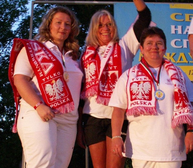Kamila Tkacz z Sobkowa na podium w Bułgarii &#8211; pierwsza z prawej.